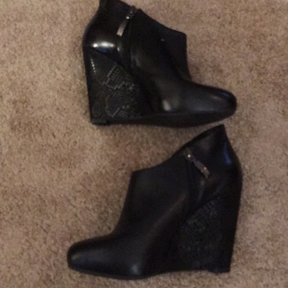 Black Leather GUESS Wedge Heel Shootie / Bootie - Picture 2 of 8